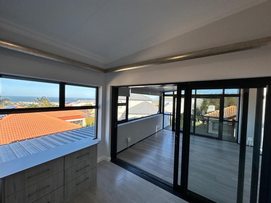 4 Bedroom Property for Sale in Hartenbos Heuwels Western Cape